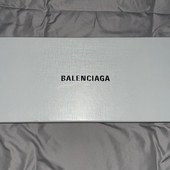 Balenciaga Pool Slide - Picture 2 of 6